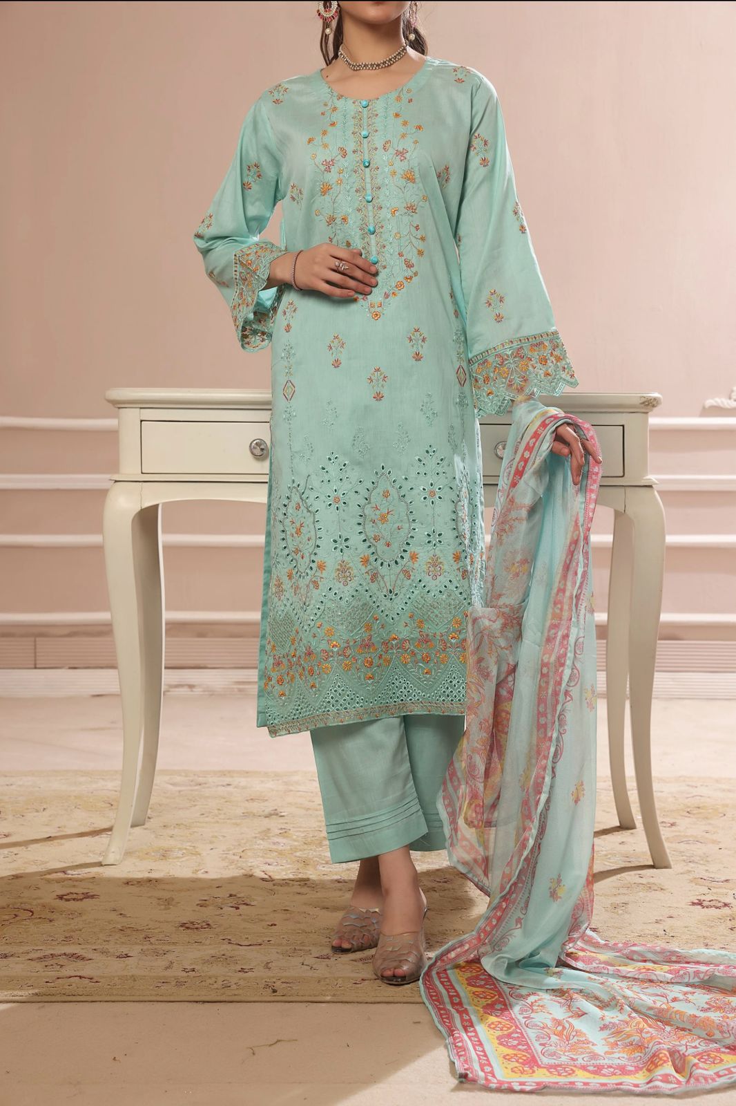 Embroidered Lawn 3 Piece Suite