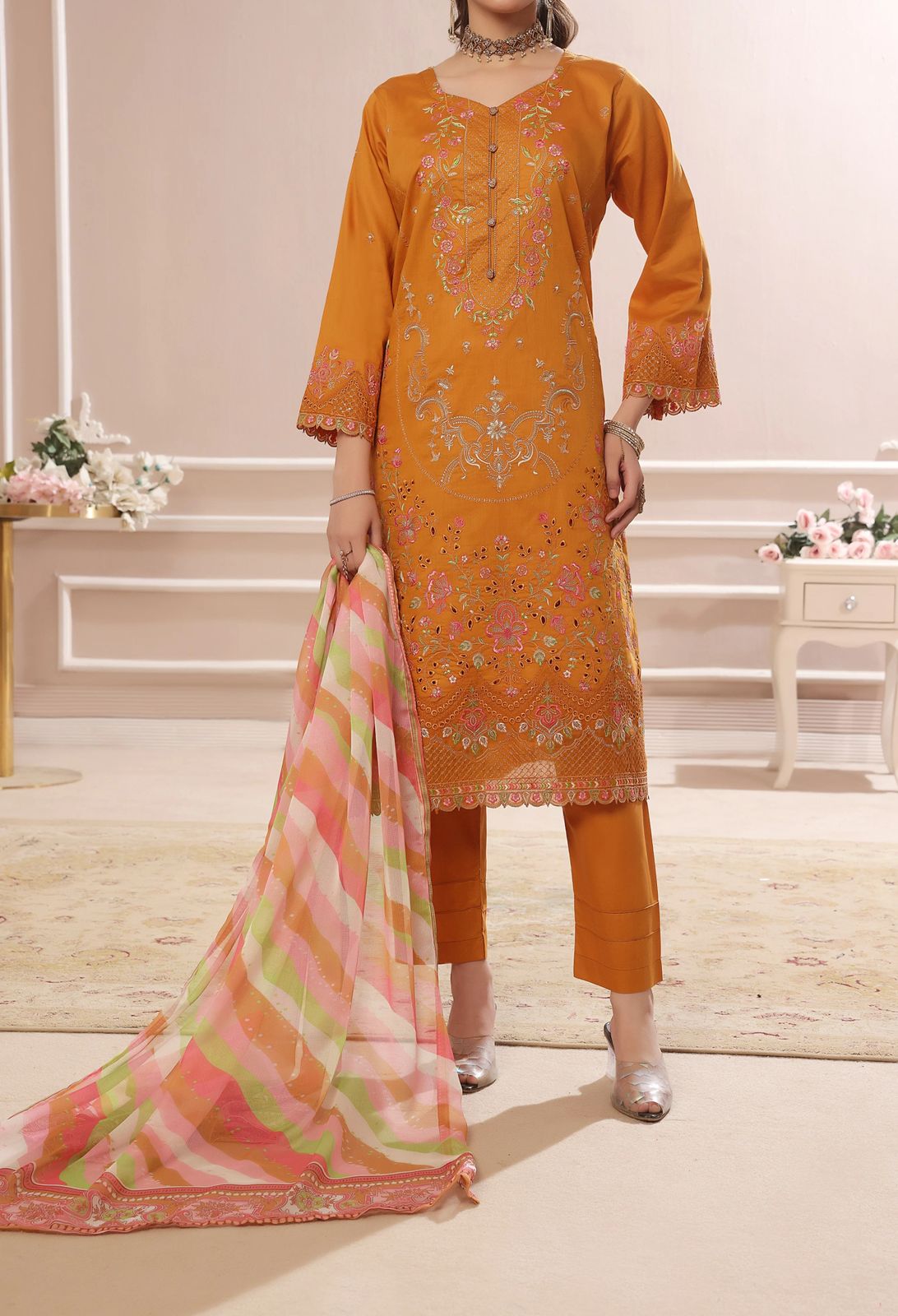 Embroidered Lawn 3 Piece Suite